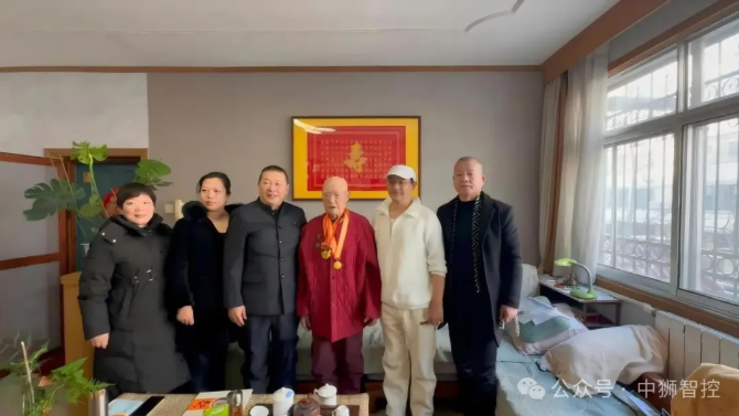 致敬峥嵘岁月·守护健康荣光！中狮智控携手传承红色基因，慰问98岁抗战老兵李成栋